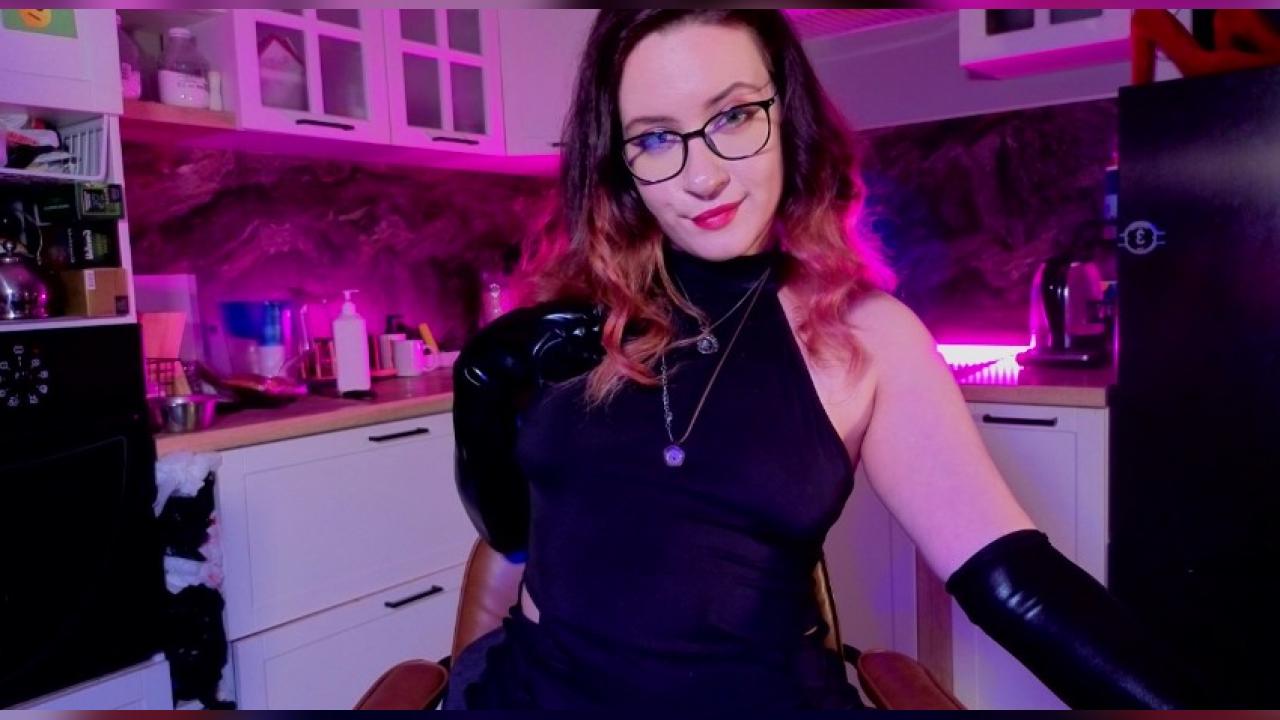 Webcam chat profile for NanaMoon: Leather
