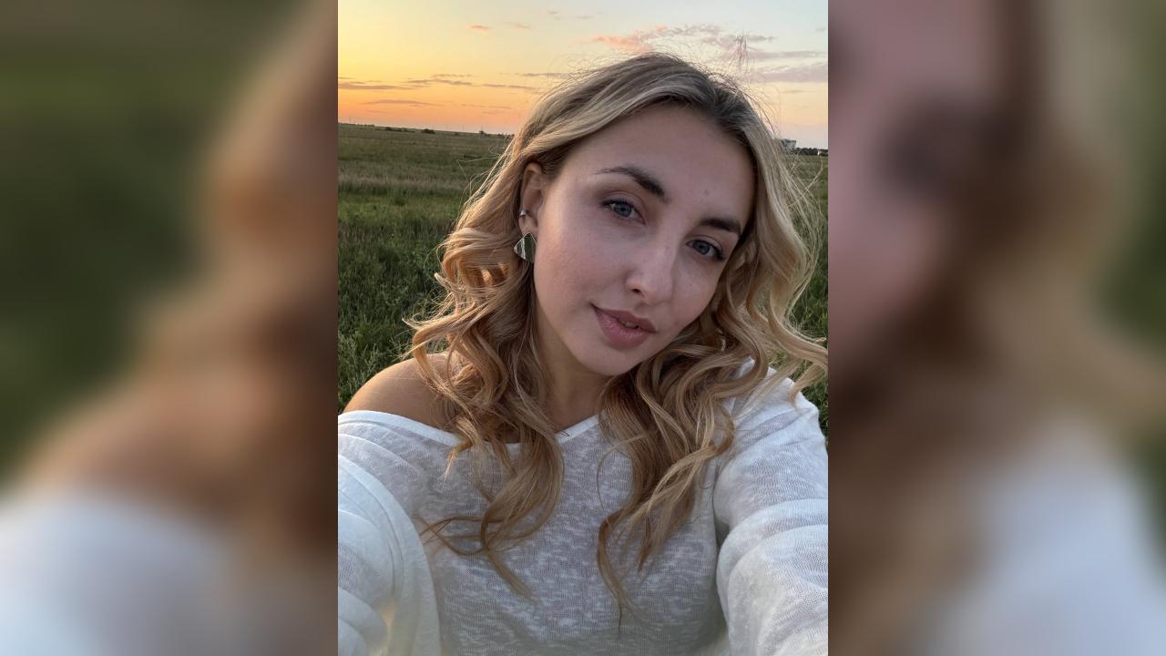 Webcam chat profile for LovelyAura