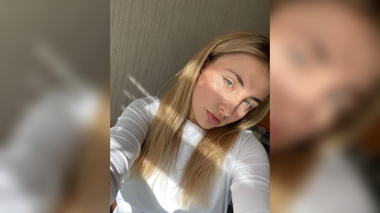 Webcam chat profile for LovelyAura