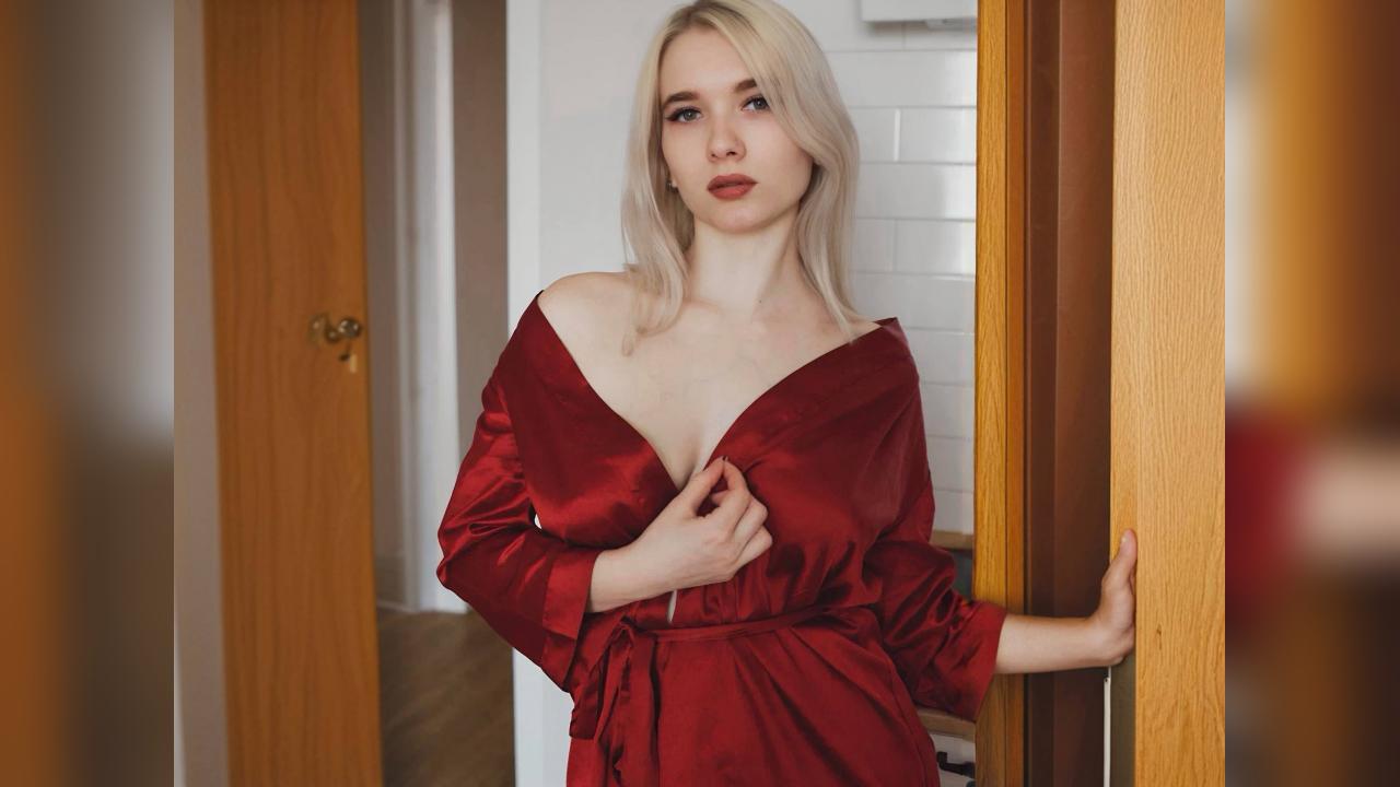 Webcam chat profile for KarolinaRay: Legs, feet & shoes