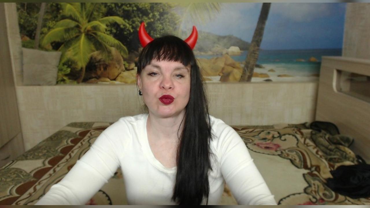 Webcam chat profile for Destinybbb: Bondage & discipline