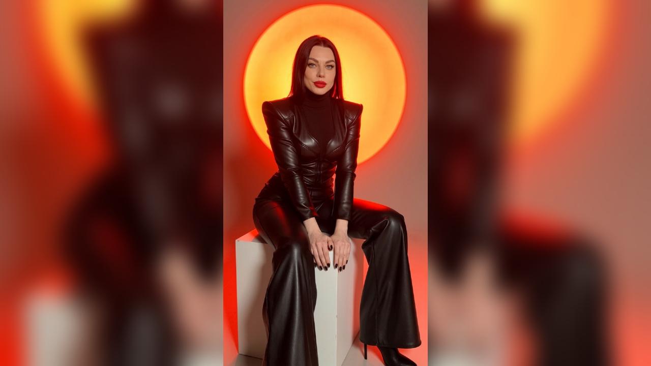 Webcam chat profile for KrissssCharming: Dominatrix