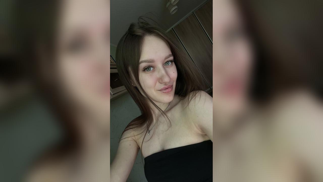 Webcam chat profile for AuraFever