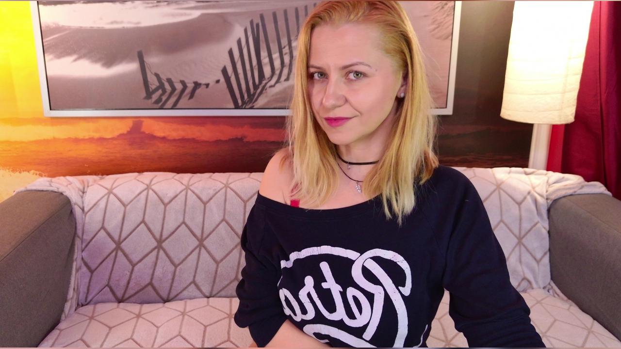 Webcam chat profile for NymphoARRIx: Legs, feet & shoes