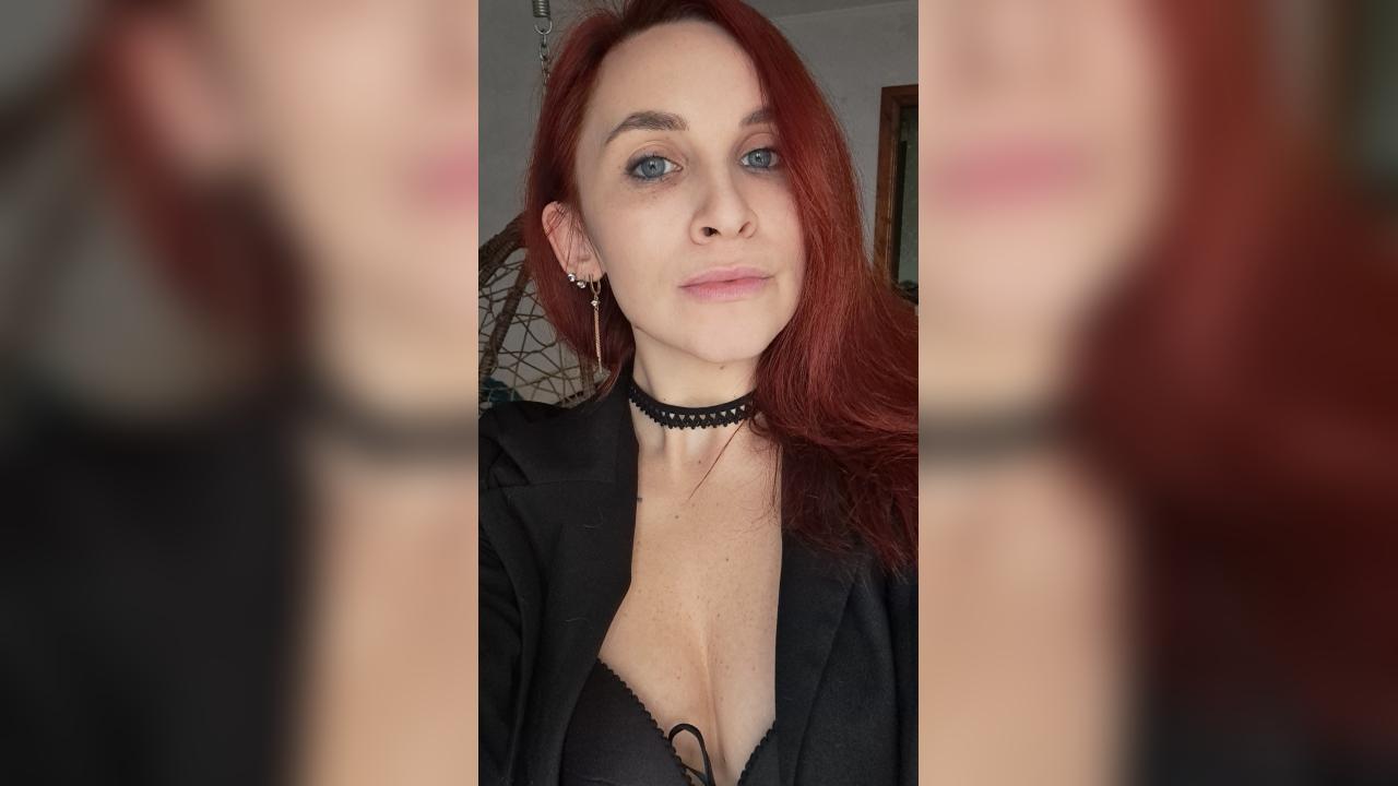 Webcam chat profile for DarkOrchid: Kissing