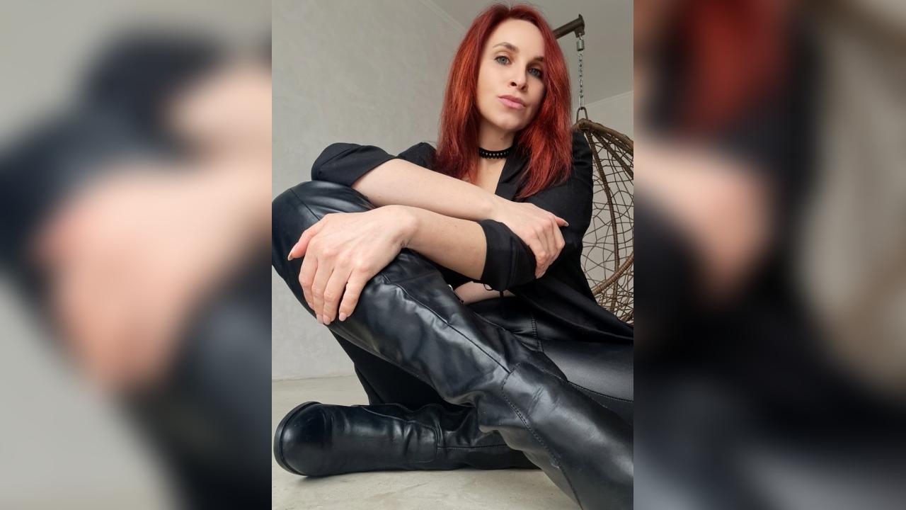 Webcam chat profile for DarkOrchid: Kissing