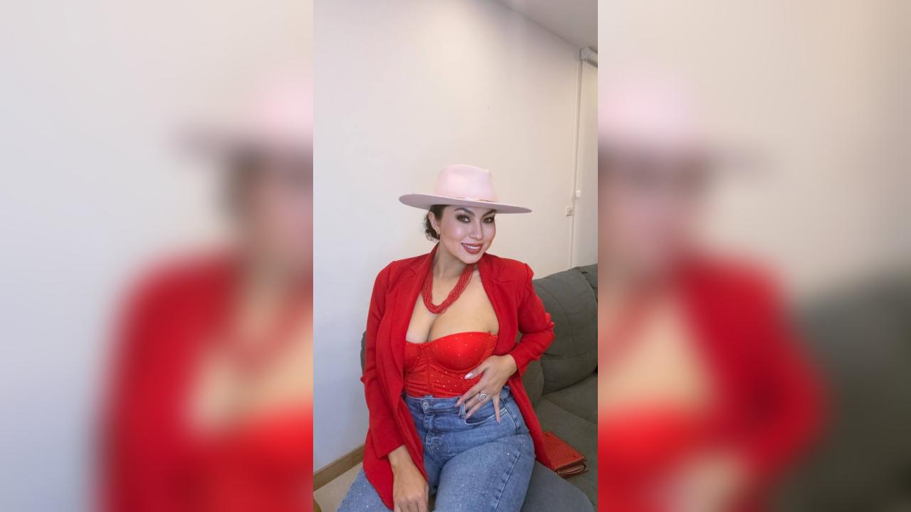 Webcam chat profile for Xynara: Ask about my Hobbies