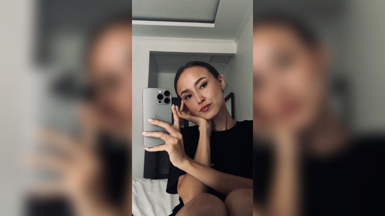 Webcam chat profile for Melarise: Nails