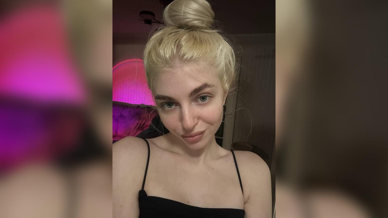 Webcam chat profile for Elunor