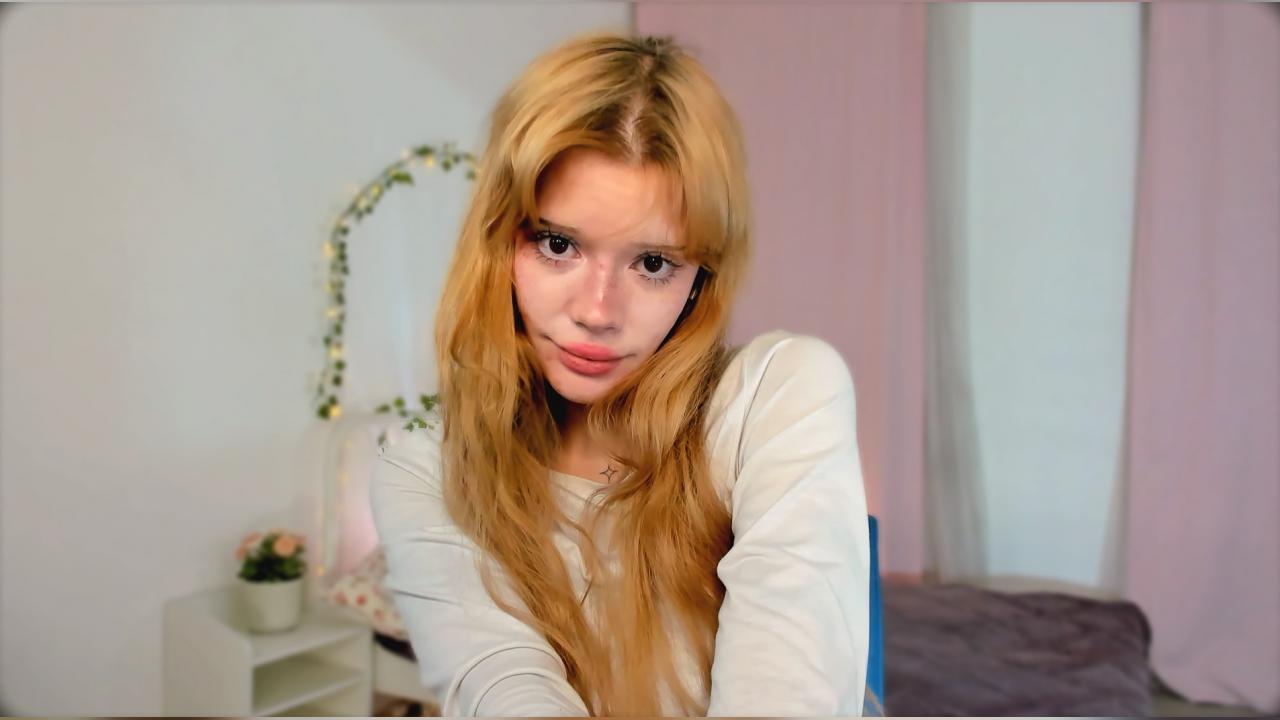 Webcam chat profile for SweetMell: Leather