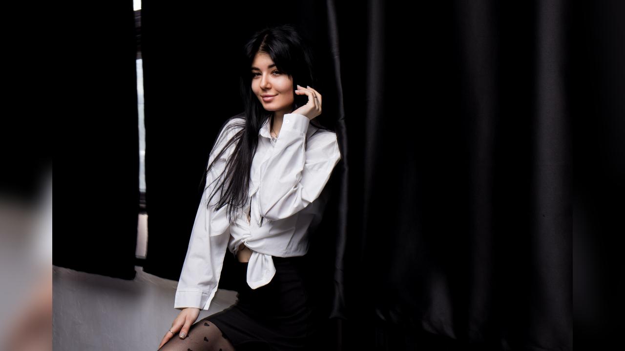 Webcam chat profile for ValerieCherry: Legs, feet & shoes