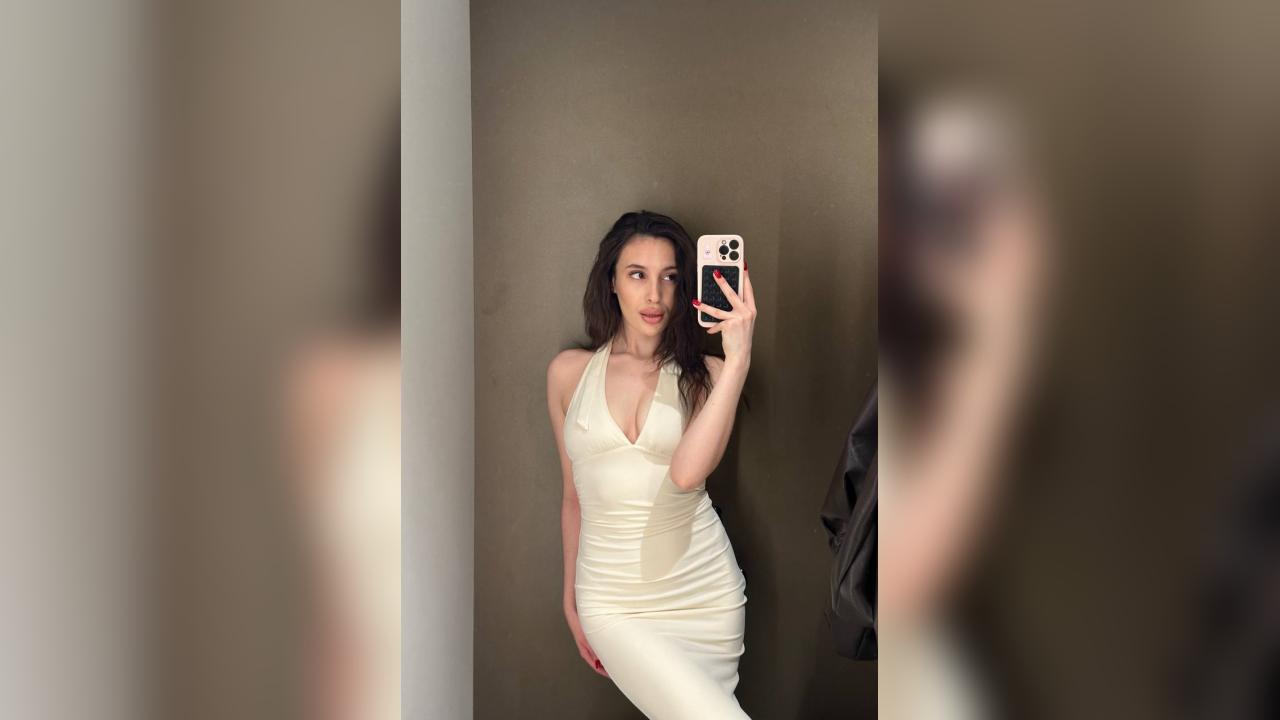 Webcam chat profile for KitKattX: Legs, feet & shoes