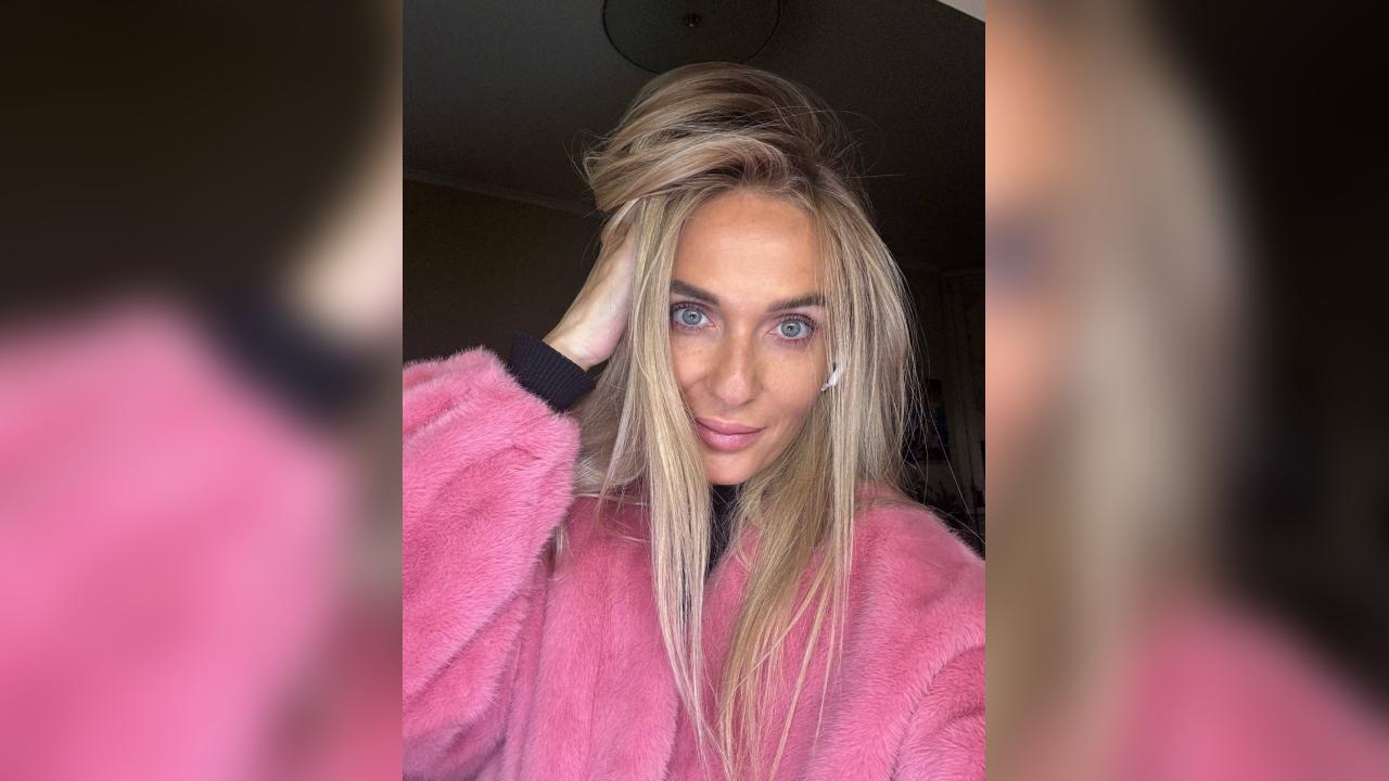 Webcam chat profile for Lumira: Ask about my Hobbies