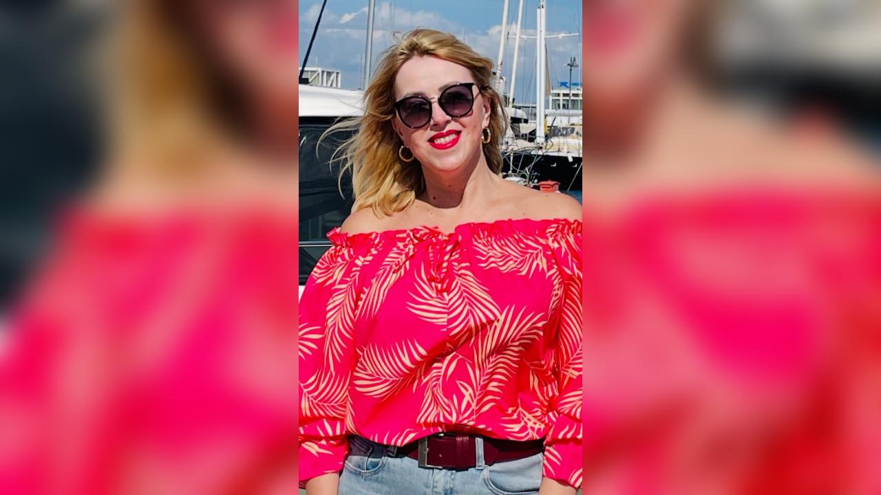 Webcam chat profile for MyAngelShy: Legs, feet & shoes