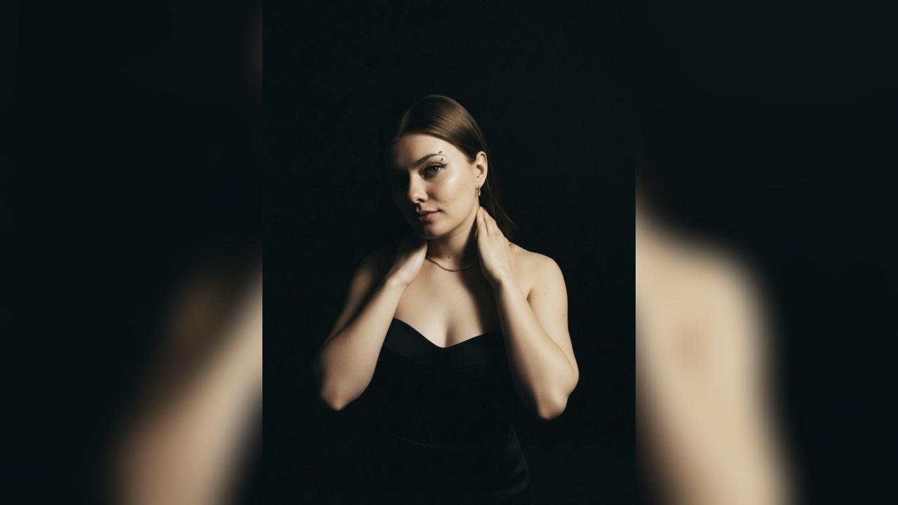 Webcam chat profile for ElegantFlame