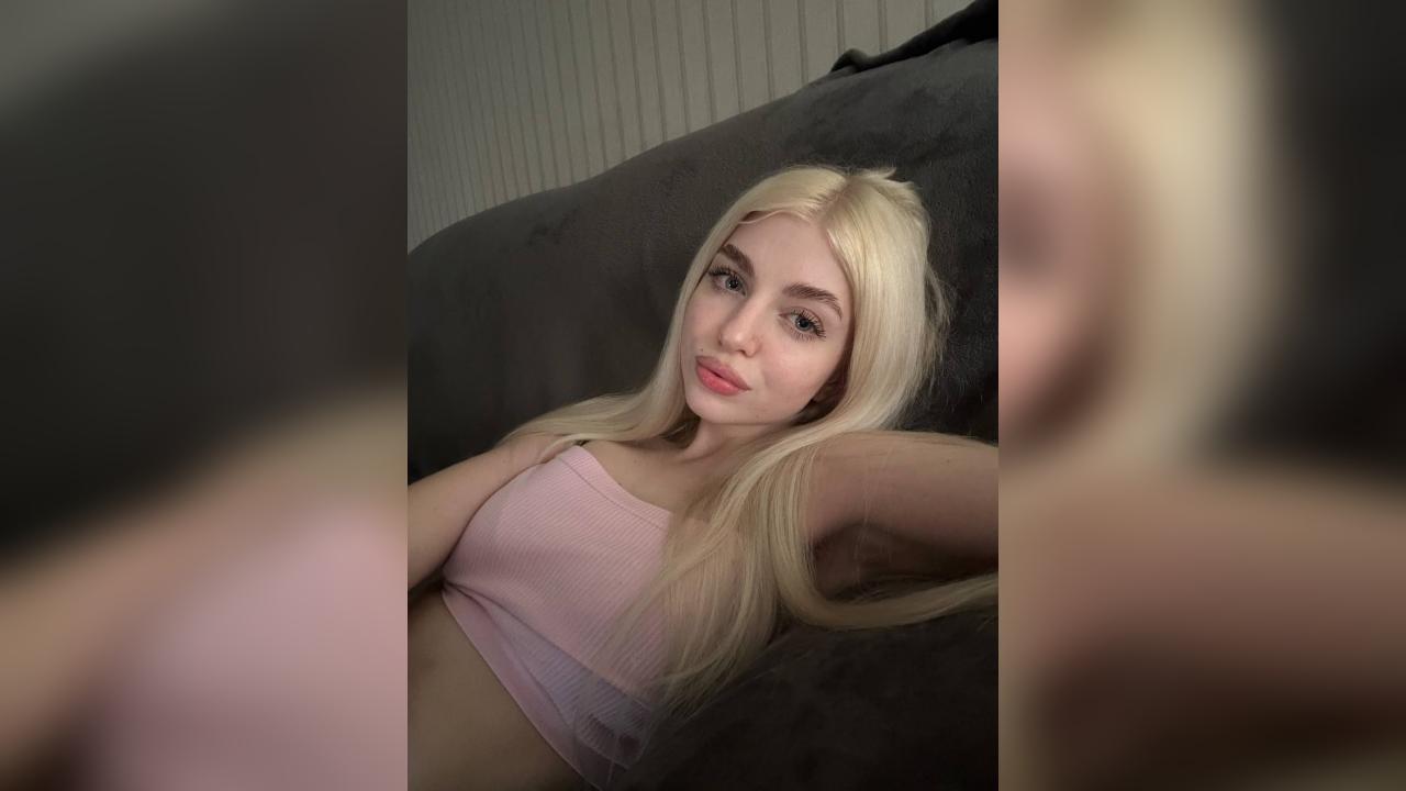 Webcam chat profile for Elunor