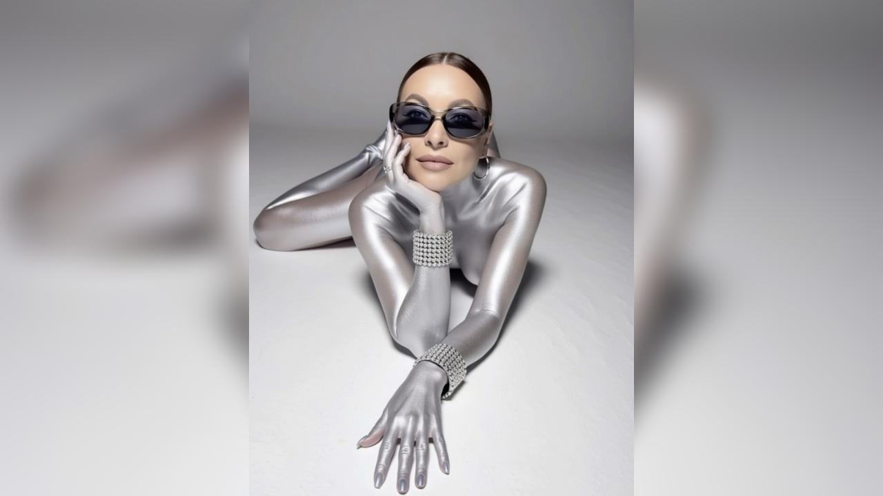 Webcam chat profile for MissFrakir: Exhibition