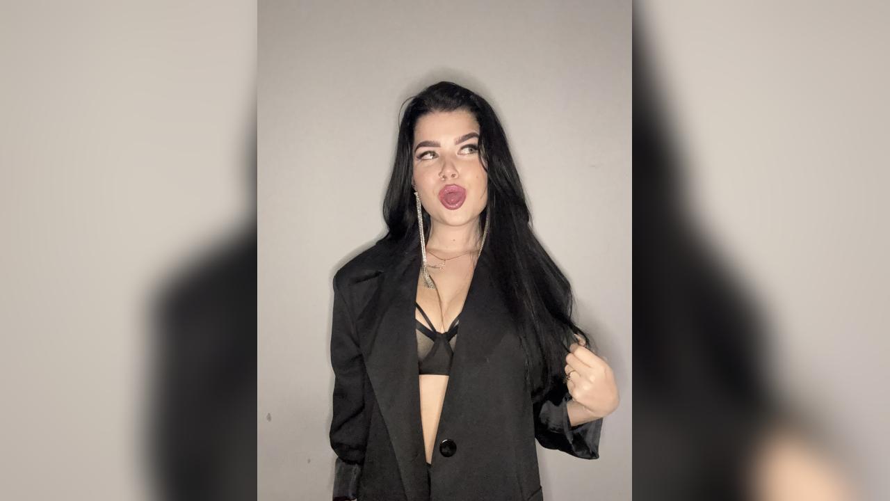 Webcam chat profile for FlowersCute