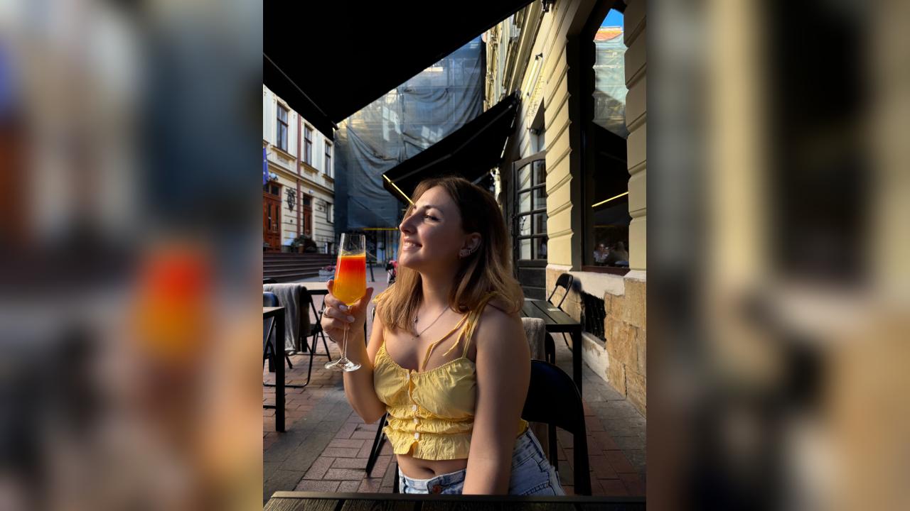 Webcam chat profile for LovelyAura