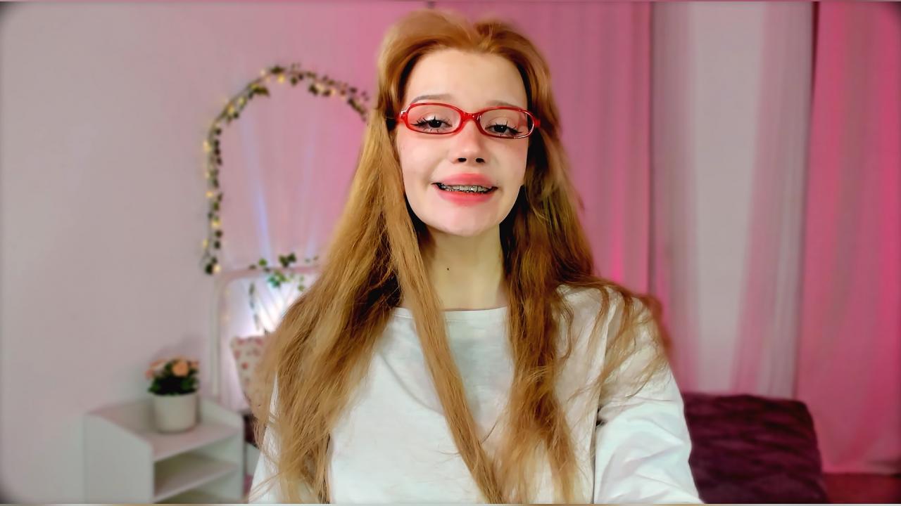 Webcam chat profile for SweetMell: Leather