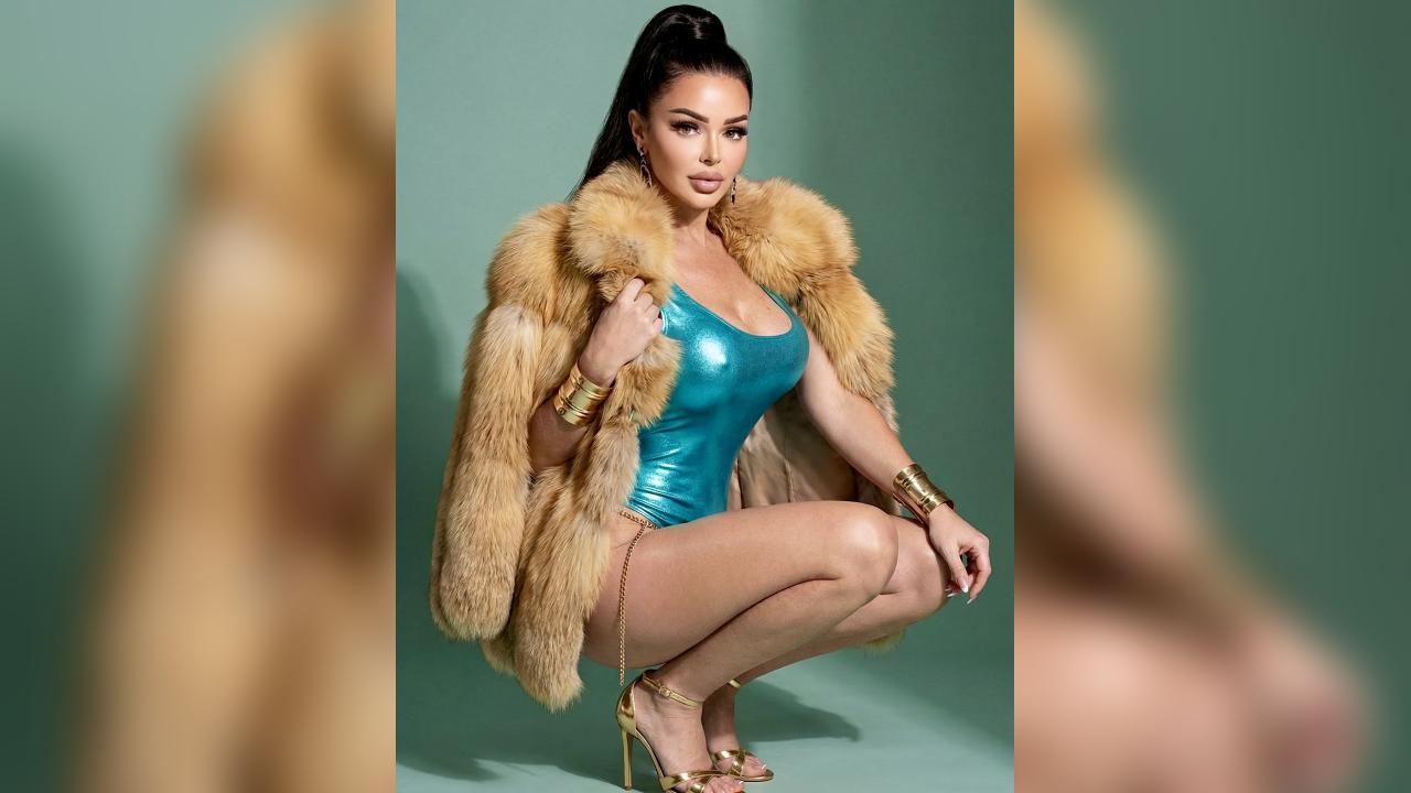 Webcam chat profile for AngelWhisper: Leather