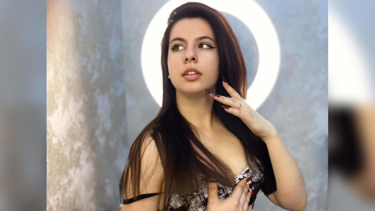 Webcam chat profile for AkiraH21: Lingerie & stockings