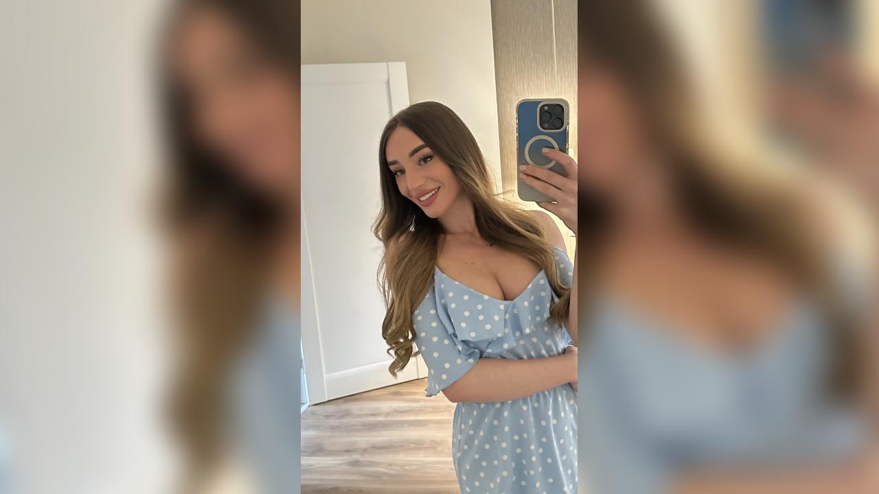 Webcam chat profile for LadyARINA: Outfits