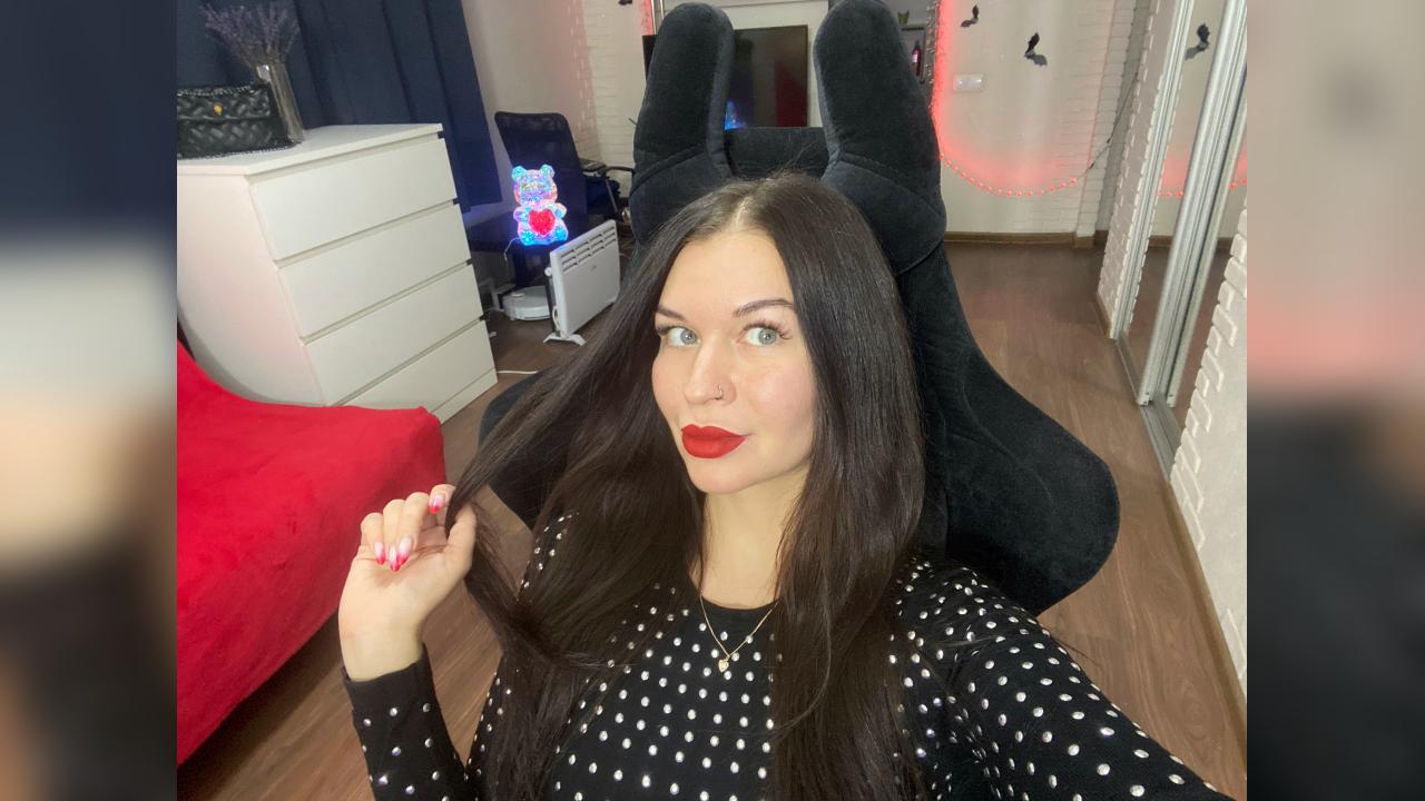 Webcam chat profile for MyLovelyBirdy: Bondage & discipline