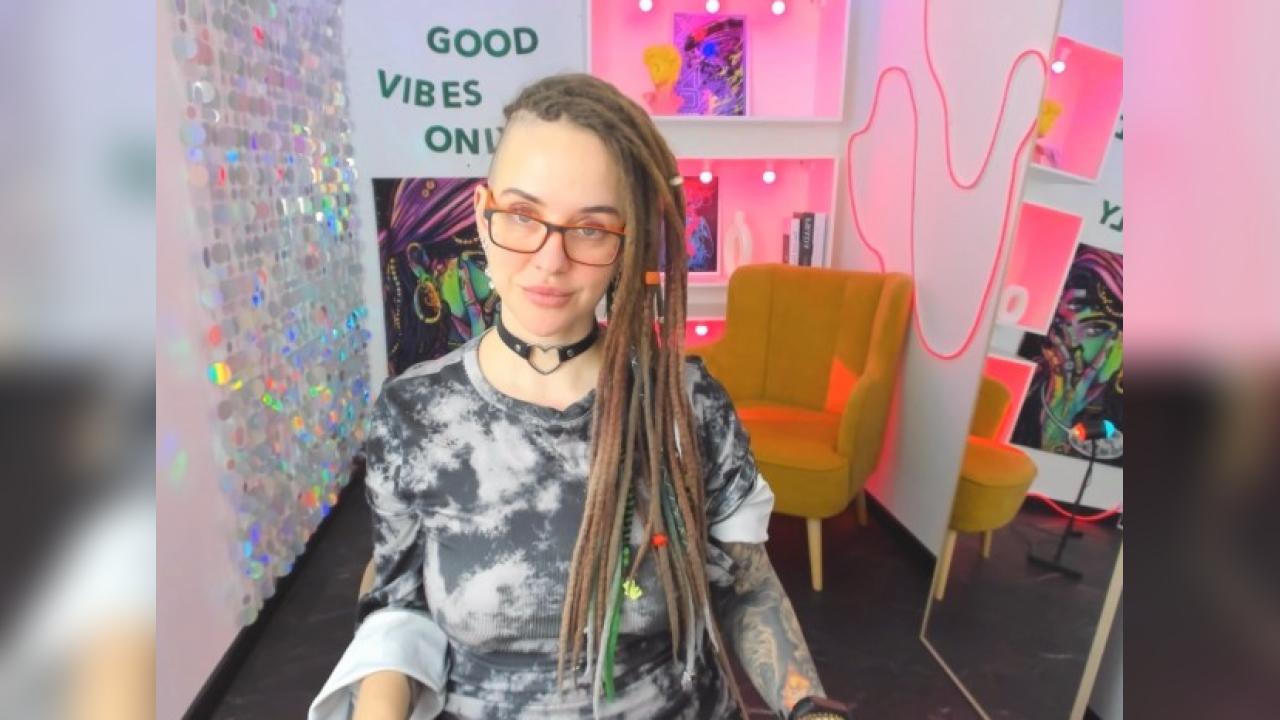 Webcam chat profile for LisaFoxy: Legs, feet & shoes