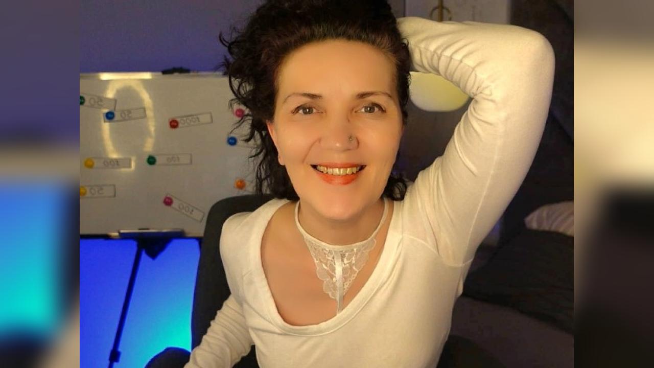 Webcam chat profile for IreneMarlow: Leather