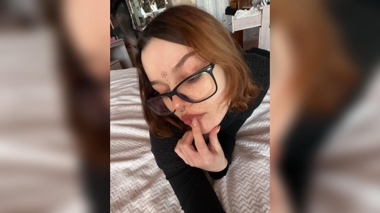 Webcam chat profile for Zinnara: Ask about my Hobbies