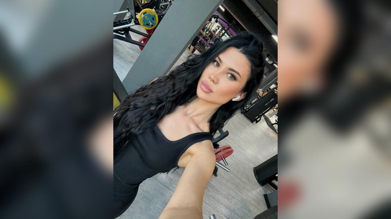 Webcam chat profile for Valerise: Books/Reading