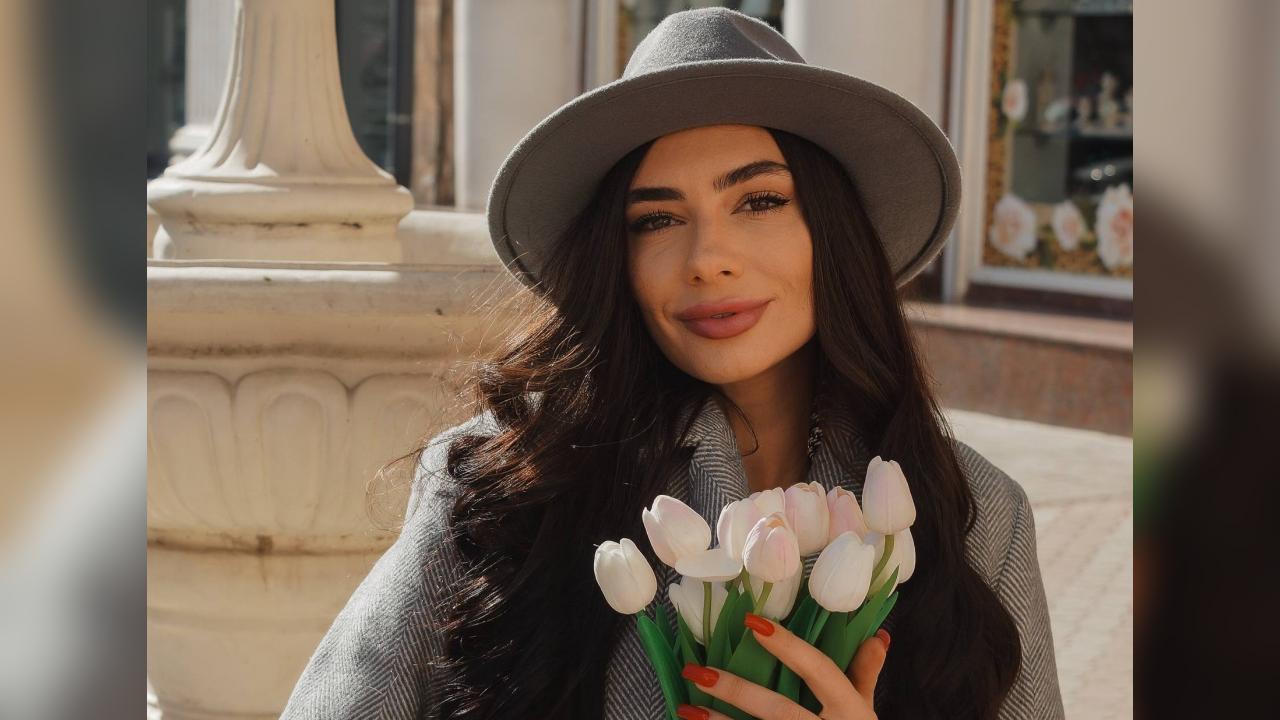 Webcam chat profile for AstonishingDiva: Dominatrix