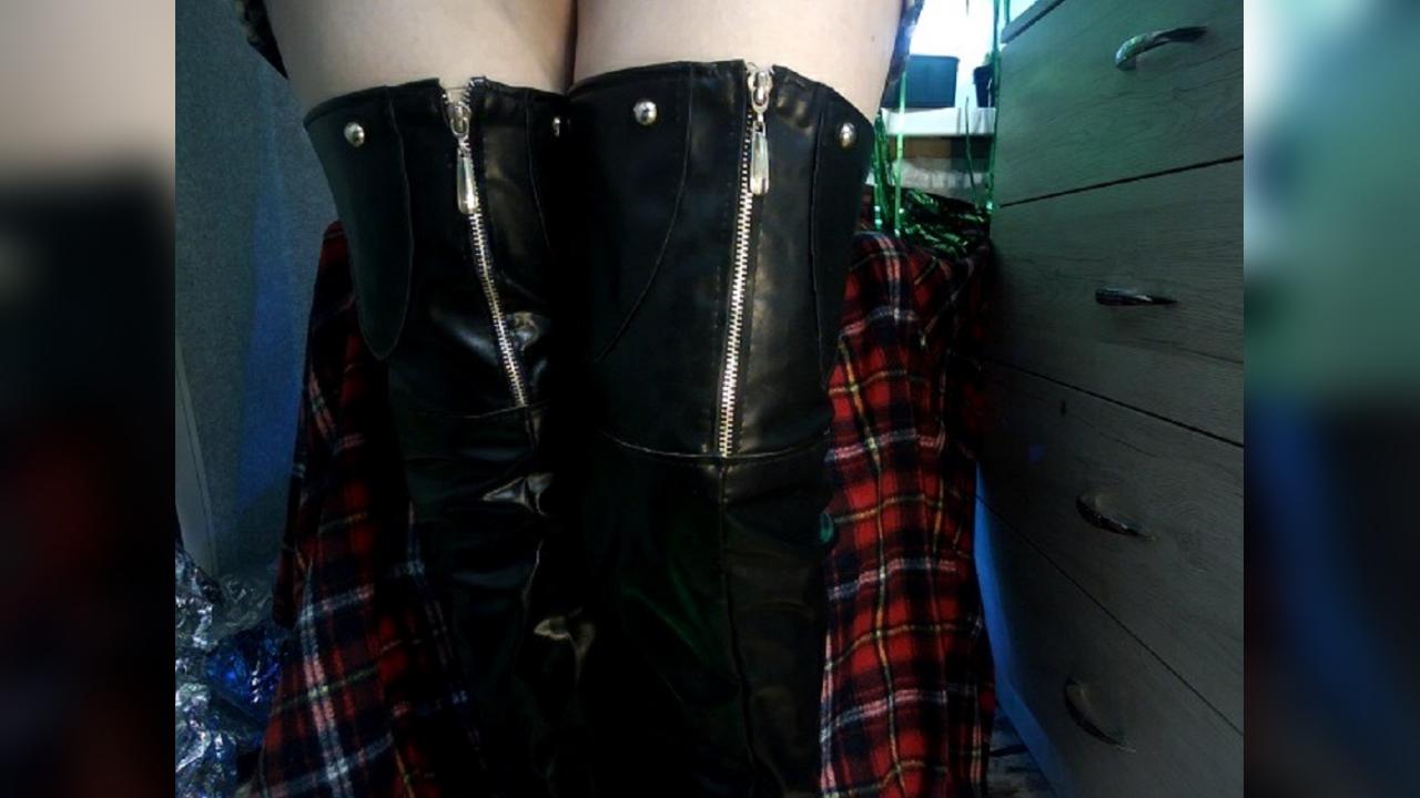 Webcam chat profile for OrangeSoul: Exhibition