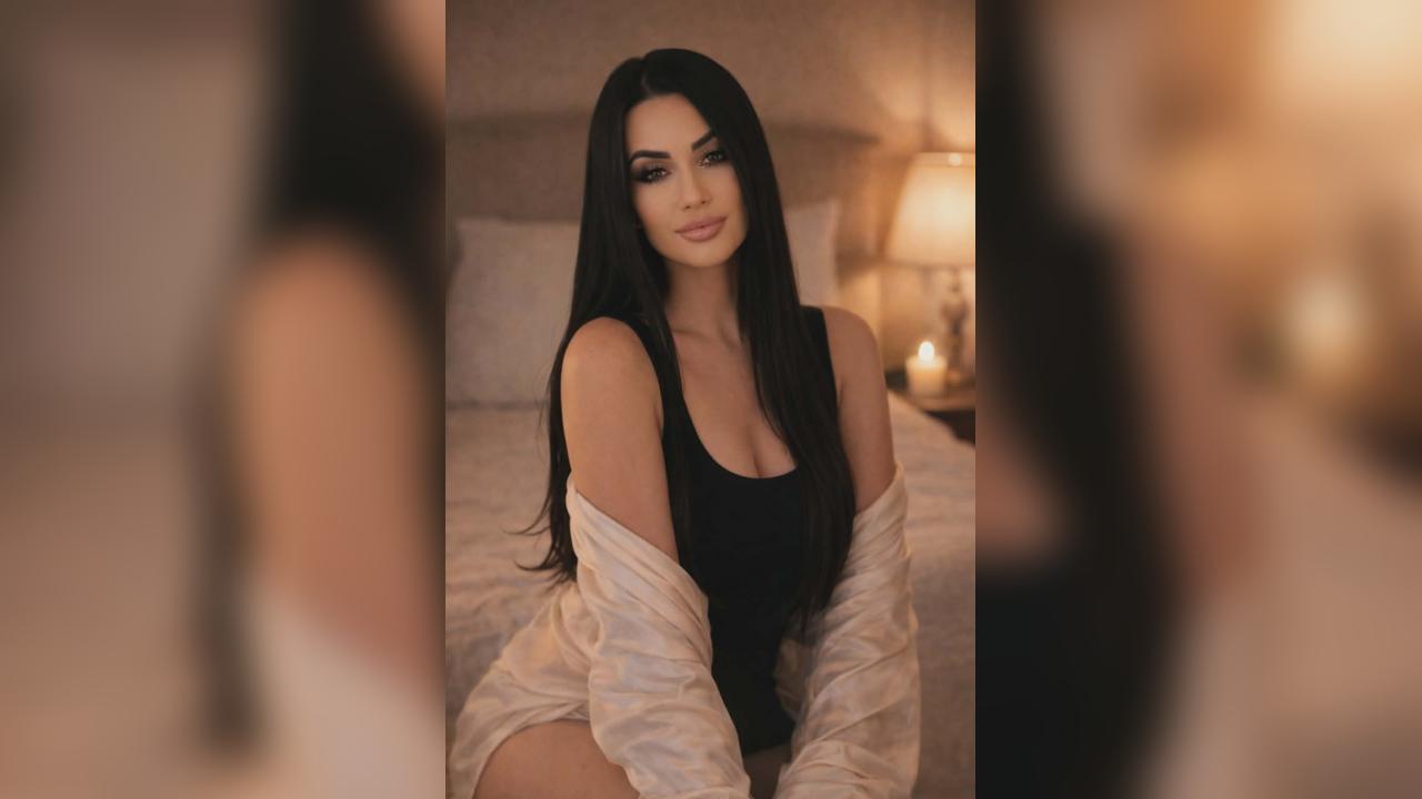 Webcam chat profile for 00Queen: Outfits