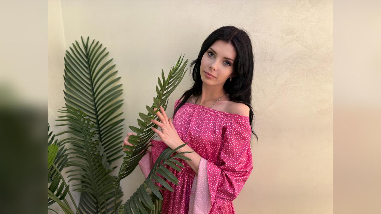 Webcam chat profile for MeganN99: Lingerie & stockings