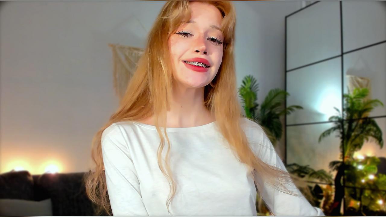 Webcam chat profile for SweetMell: Leather