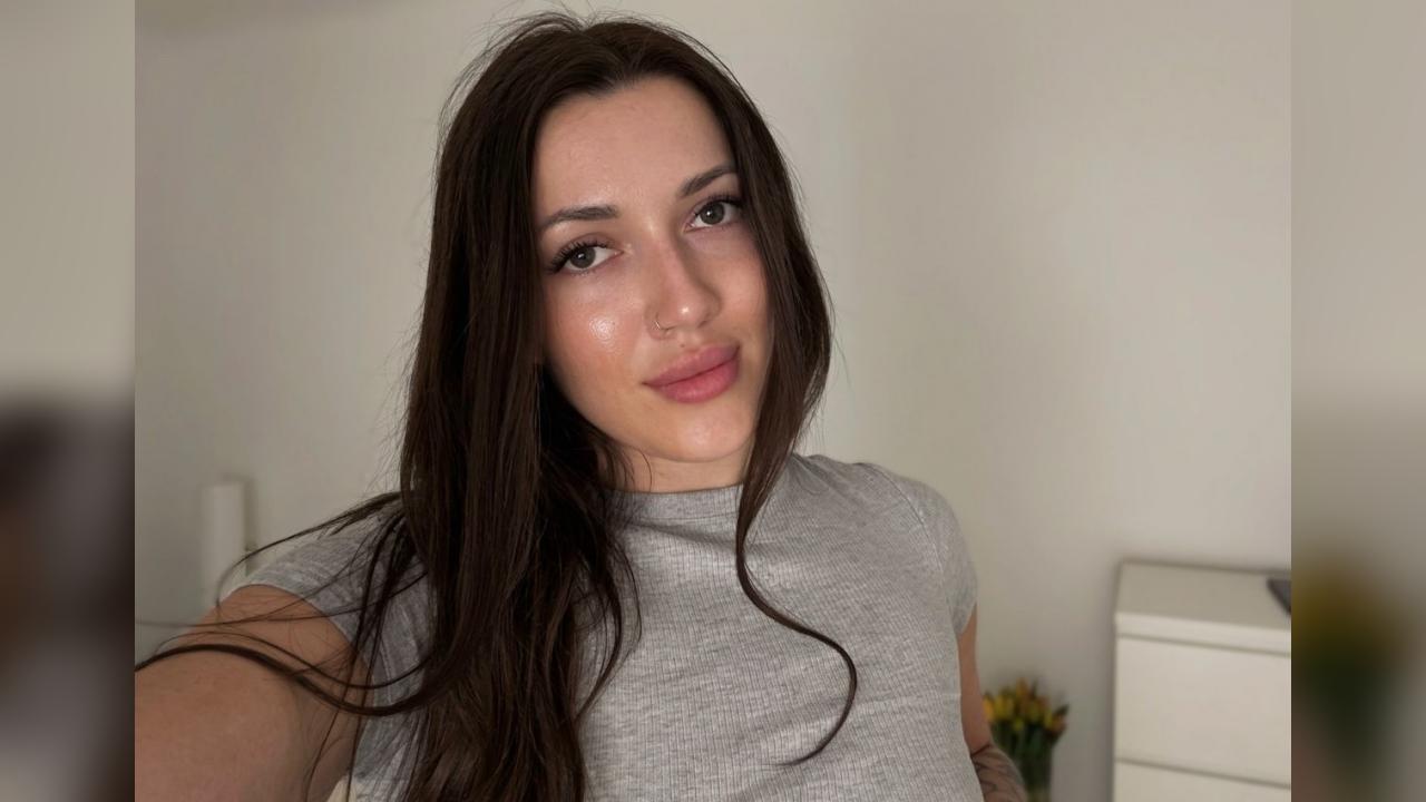 Webcam chat profile for SweetTi: Leather