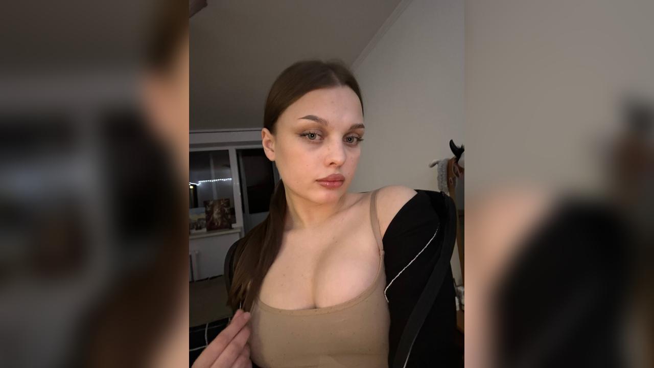 Webcam chat profile for MirraKitty: Outfits