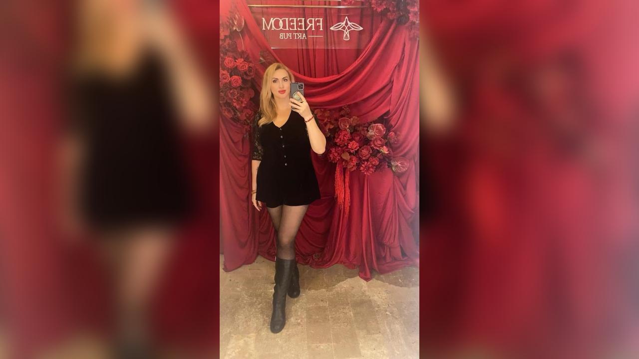 Webcam chat profile for Virella: Ask about my Hobbies