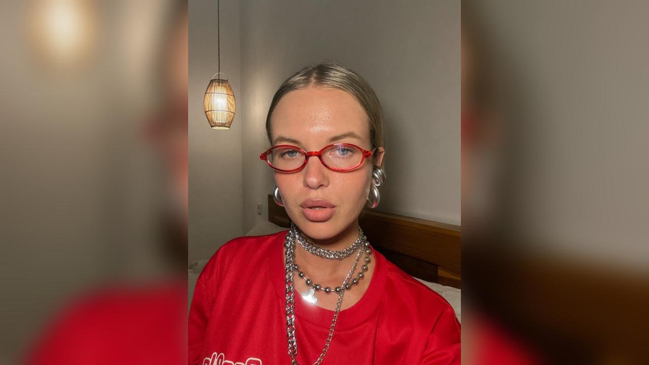 Webcam chat profile for roxycherry: Cooking