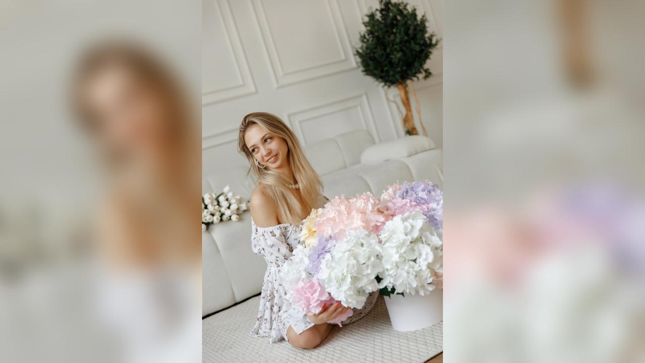 Webcam chat profile for EmilyGray: Lingerie & stockings