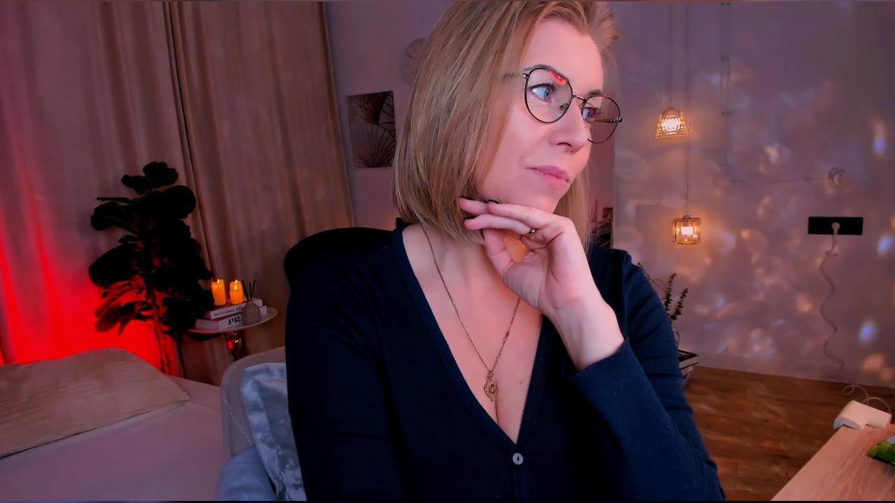 Webcam chat profile for AnnieLight: Legs, feet & shoes