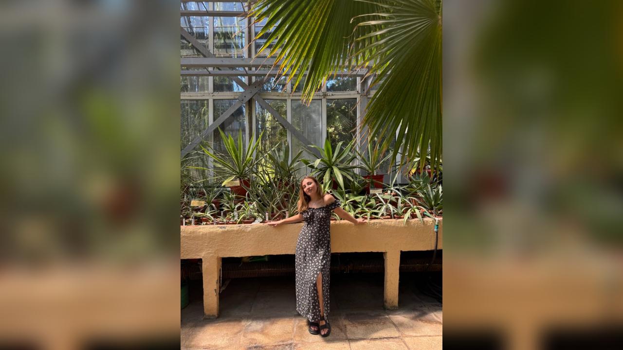 Webcam chat profile for LovelyAura