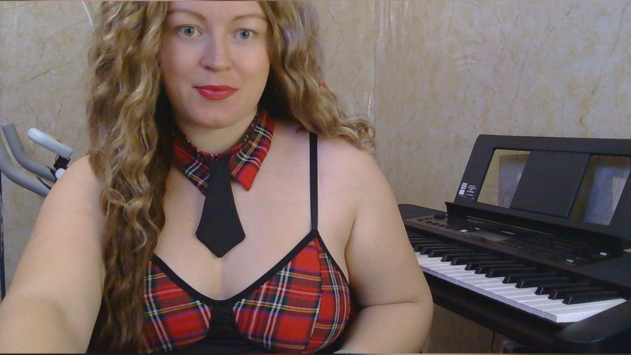 Webcam chat profile for sweetcandymmm: Piercings & tattoos