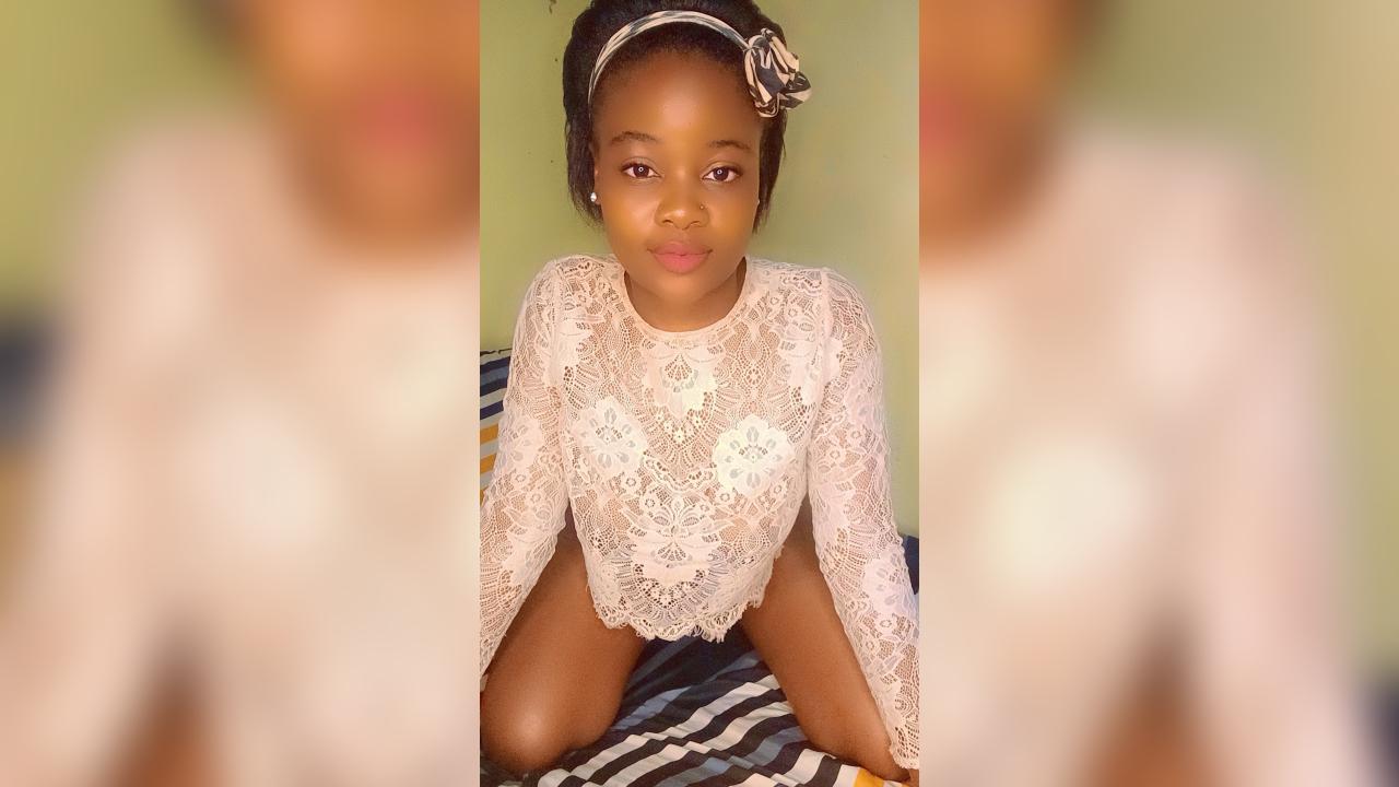 Webcam chat profile for Amberx101: Legs, feet & shoes