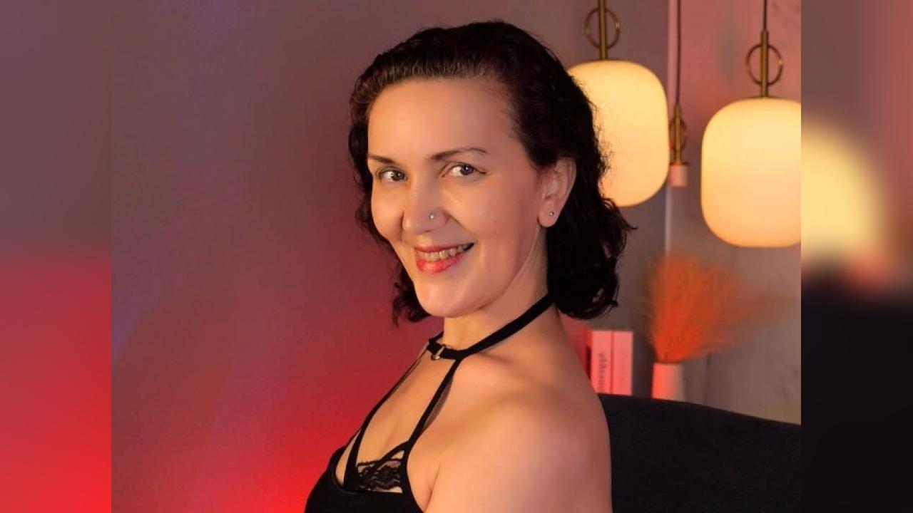 Webcam chat profile for IreneMarlow: Leather
