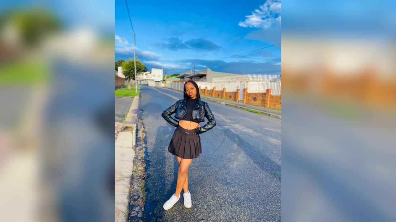 Webcam chat profile for YoungFlirty18: Bondage & discipline