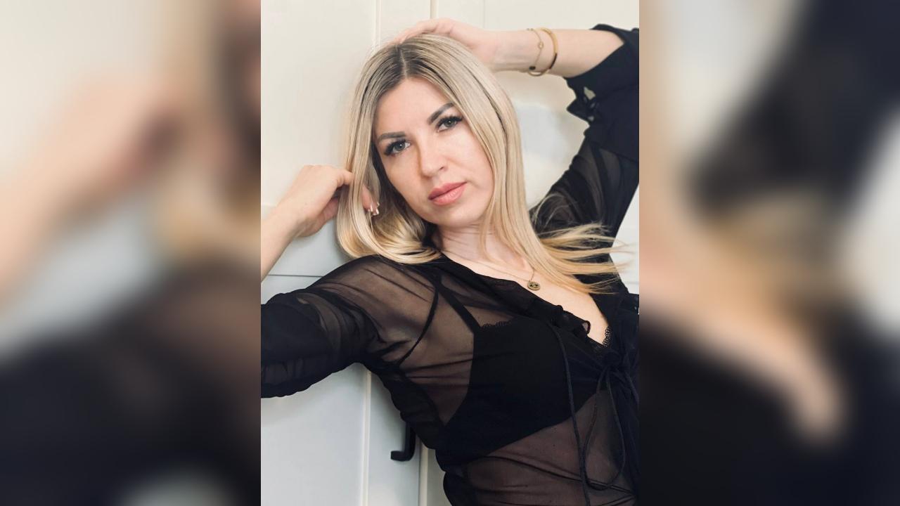 Webcam chat profile for LikaBelle: Ask about my Hobbies