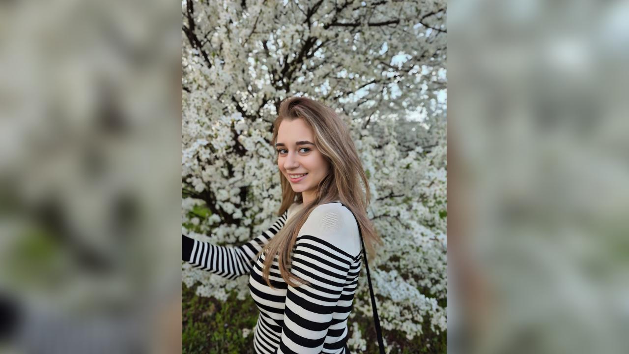 Webcam chat profile for BlondeDaisy: Conversation